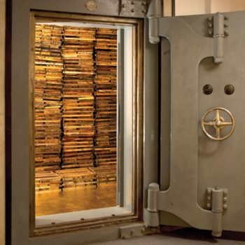 Juan Manuel Rodríguez - Primer Premio<br>Herencia, 2012<br>Instalación In situ<br>(ex Banco Comercial de San José)<br>Medidas variables. - Premio Paul Cézanne 2011 - Museo Nacional de Artes Visuales