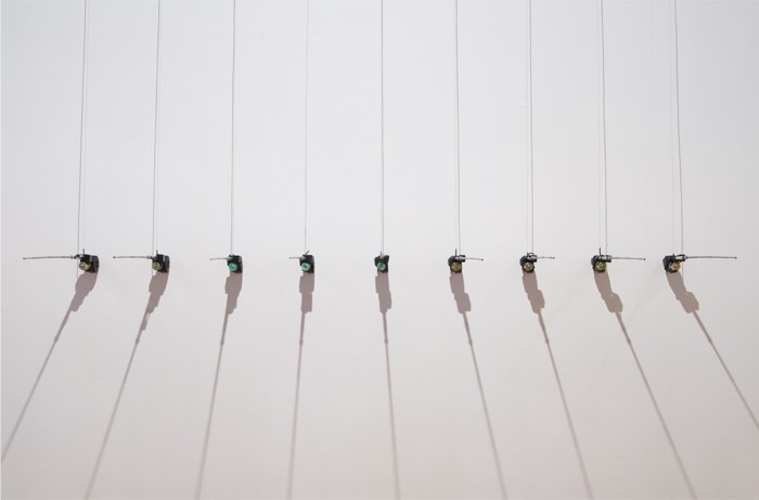 Tercer Premio Adquisición MEC fue para Diego Masi.<br>Instalación electromagnetica<br>Emisor<br>2012<br>Instalación electromagnética<br>350 x 120 cm - 55º Premio Nacional de Artes Visuales - Wifredo Díaz Valdéz - Museo Nacional de Artes Visuales